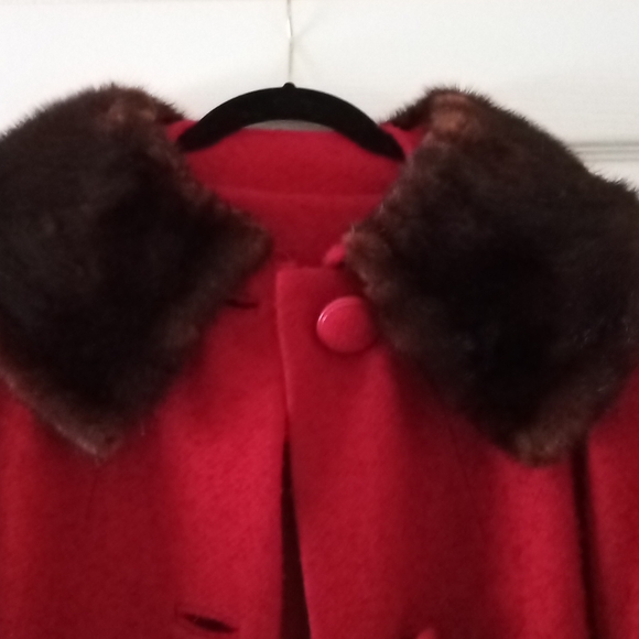 😍Red Vintage Coat with 1/4sleeve & sable or mink collar. I forget which. - Picture 3 of 3